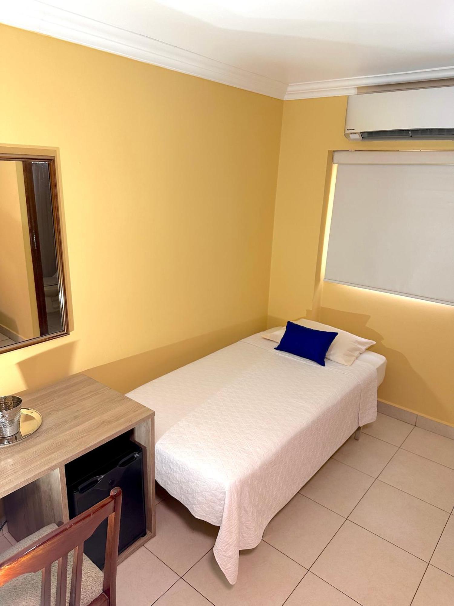 Hotel Andros โกลอน ภายนอก รูปภาพ